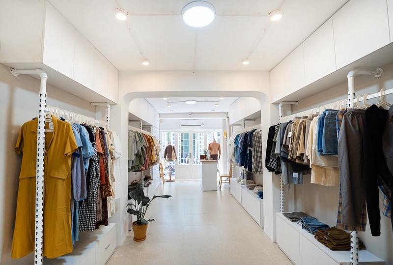 Un magasin de mode bien agencé