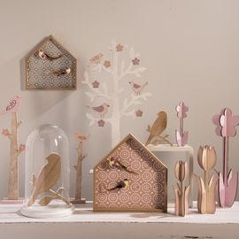 Schaufensterdekoration für die Schönheit des Frühlings