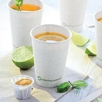 Einweggläser, Getränkehalter und Becher