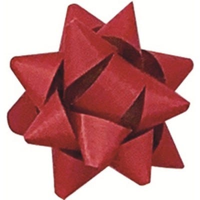 Geschenkanhänger und Federn für Weihnachten