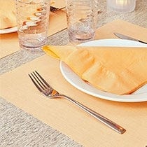 Einwegtischdecken und -servietten
